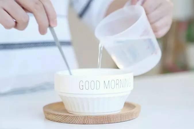 沖米粉的時候是應該先放水還是先放米粉