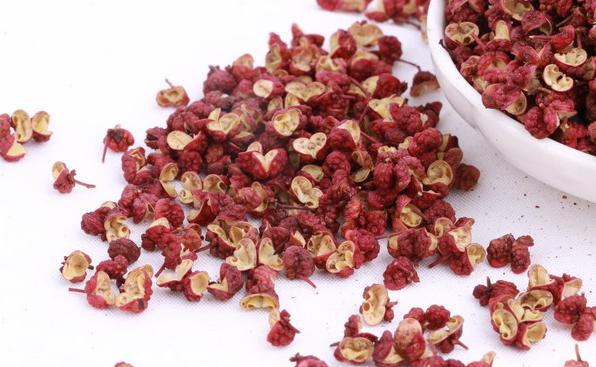 女人常用花椒泡水喝子宮越來越好