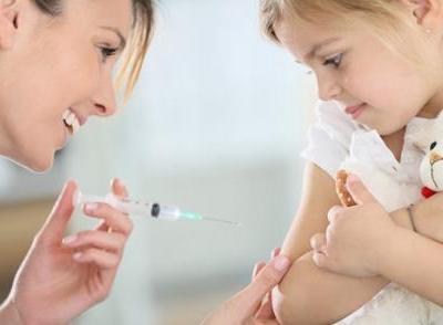 新生兒小孩從小到大接種疫苗時間表分享