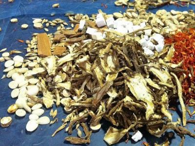 做艾灸、練八段錦、煮壺代茶飲 足不出戶做防護