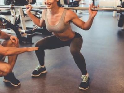 健身房運(yùn)動(dòng)前熱身避免受傷技巧