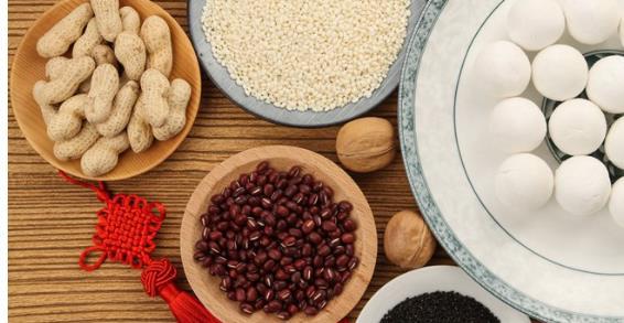 頭昏眼花疲憊的緩解按摩手法-易網健康<a href=http://m.henggaotouzi.com/jkys/ target=_blank class=infotextkey>養生</a>網 頭昏眼花疲憊的緩解按摩手法