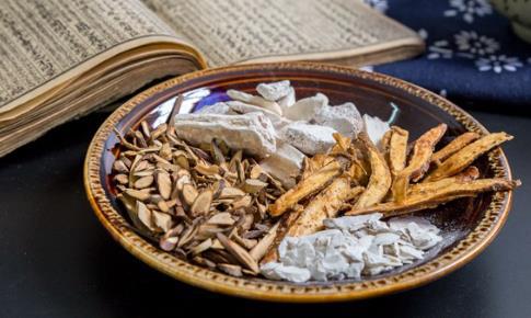 制作美味鮑魚的食譜分享-易網健康<a href=http://m.henggaotouzi.com/jkys/ target=_blank class=infotextkey>養生</a>網 制作美味鮑魚的食譜分享