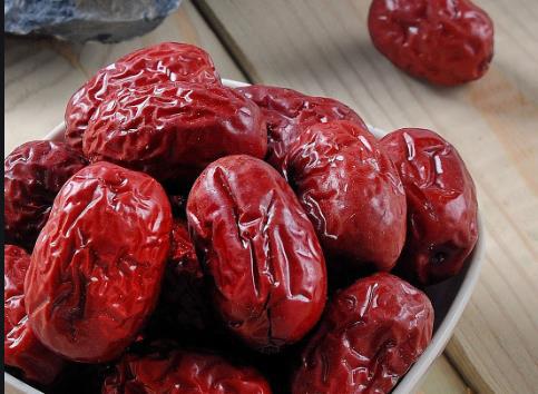 紅棗養生有哪一些食用方法-易網<a href=http://m.henggaotouzi.com/ target=_blank class=infotextkey>健康養生</a>網 紅棗養生有哪一些食用方法