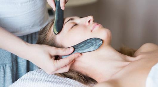 女性角質層厚卸妝不徹底都有哪些危害-易網<a href=http://m.henggaotouzi.com/ target=_blank class=infotextkey>健康養生</a>網 女性角質層厚卸妝不徹底都有哪些危害