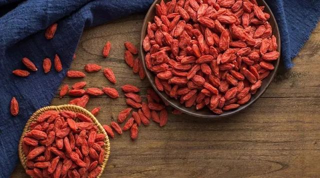 兩首養(yǎng)生打油詩，背熟，能頂一個半老醫(yī)生?。▊€人收藏，看看吧）