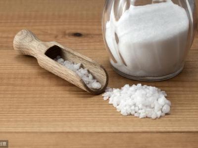 中醫藥學講食鹽水洗頭能防止脫發？食用鹽居然有這主要用途！熟記3款健康養生好食材