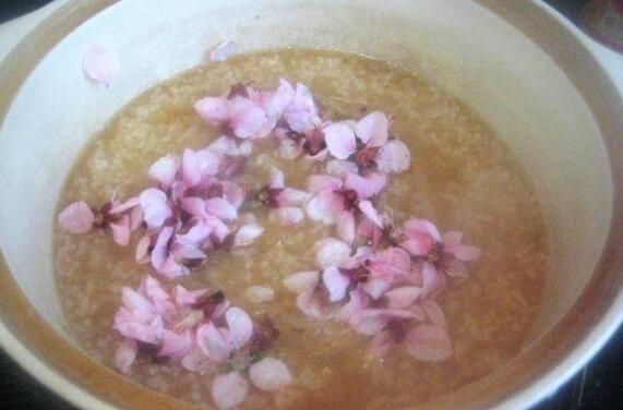 桃花粥怎么做 桃花粥的作用與功效