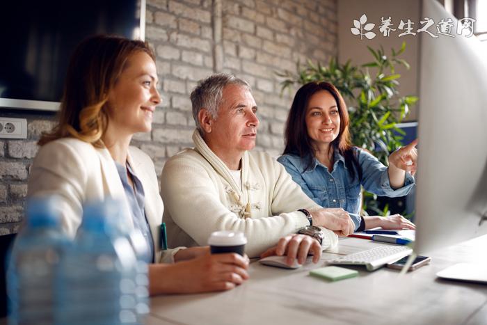 白領為何總失眠-易網<a href=http://m.henggaotouzi.com/ target=_blank class=infotextkey>健康養生</a>網 白領為何總失眠