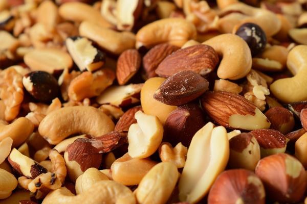 懷孕可以吃香椿炒雞蛋嗎 懷孕吃什么堅果好-易網<a href=http://m.henggaotouzi.com/ target=_blank class=infotextkey>健康養生</a>網 懷孕可以吃香椿炒雞蛋嗎 懷孕吃什么堅果好