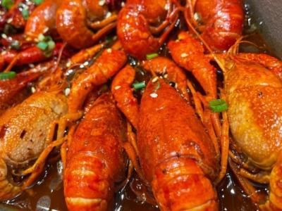 小龍蝦頭部的黃是什么東西 小龍蝦不適宜什么人吃