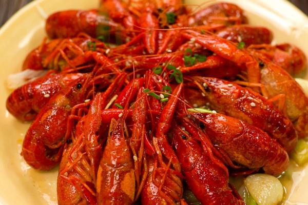 小龍蝦腹部的黑線是什么 小龍蝦的品種有哪些