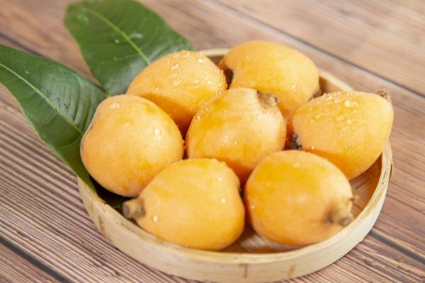 枇杷一天吃多少最合適 枇杷可以怎么吃-易網(wǎng)健康<a href=http://m.henggaotouzi.com/jkys/ target=_blank class=infotextkey>養(yǎng)生</a>網(wǎng) 枇杷一天吃多少最合適 枇杷可以怎么吃