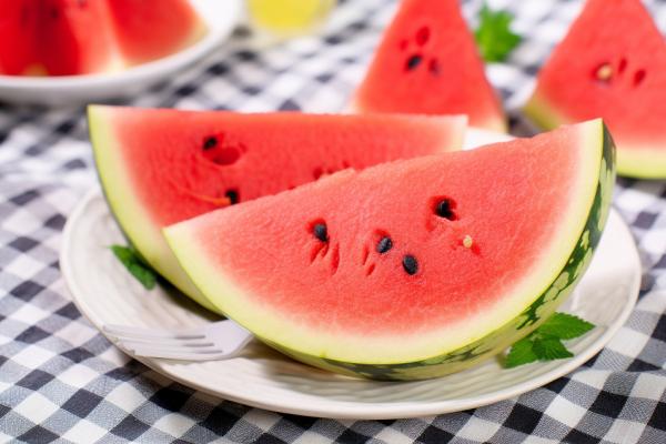 西瓜吃多了對(duì)身體有什么害處 西瓜的功效作用