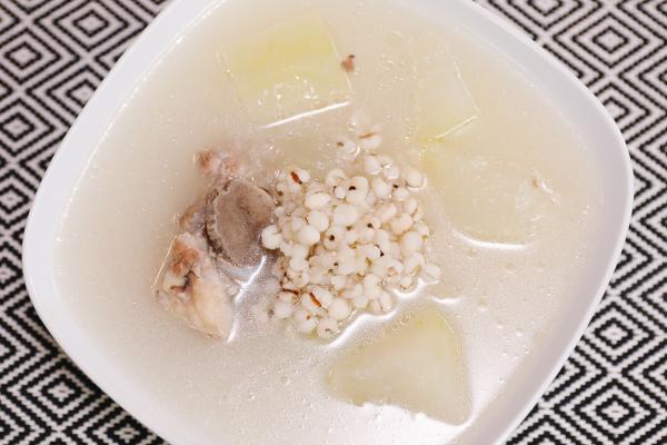 薏米祛濕排骨湯怎么喝最好 薏米祛濕排骨湯的禁忌人群