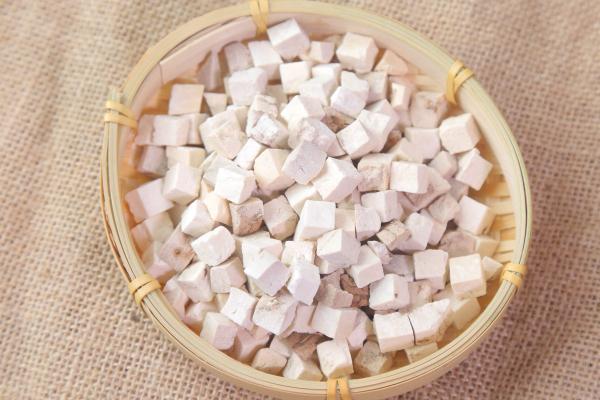 茯苓怎么吃祛濕效果好 不合適吃茯苓的人群-易網健康<a href=http://m.henggaotouzi.com/jkys/ target=_blank class=infotextkey>養生</a>網 茯苓怎么吃祛濕效果好 不合適吃茯苓的人群