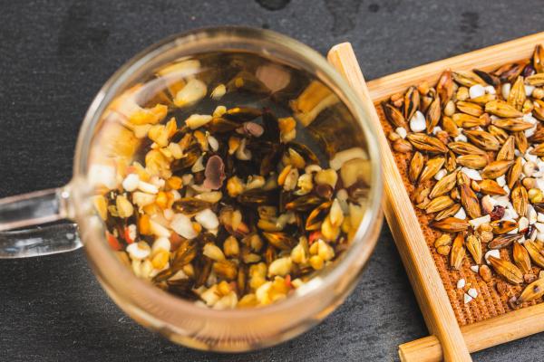 紅小豆和薏米煮水喝祛濕嗎 紅豆薏米湯的具體做法-易網健康<a href=http://m.henggaotouzi.com/jkys/ target=_blank class=infotextkey>養生</a>網 紅小豆和薏米煮水喝祛濕嗎 紅豆薏米湯的具體做法