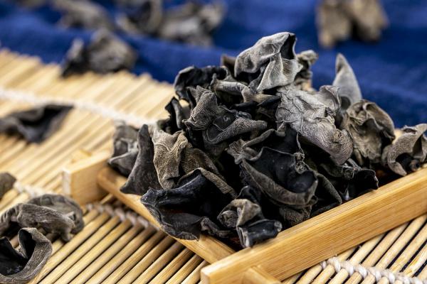 黑木耳用冷水泡還是熱水泡 泡黑木耳的注意事項