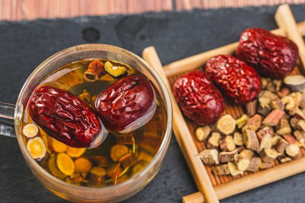 干紅棗助濕還是祛濕 紅棗泡水喝會加重濕氣嗎