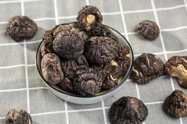 干香菇保質(zhì)期多長(zhǎng)時(shí)間 干蘑菇放了三年還能吃嗎
