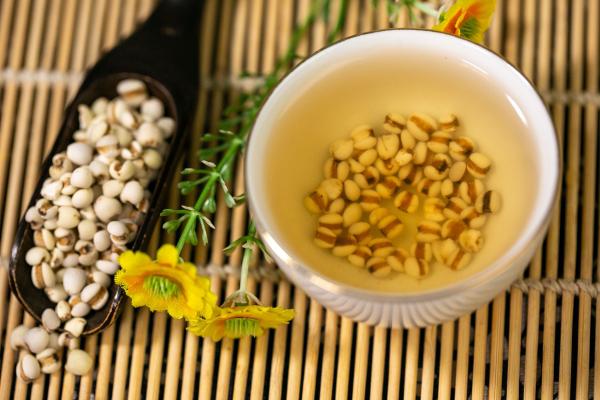 濕氣重的女人怎樣排濕氣 女人濕氣太重吃什么排濕最快