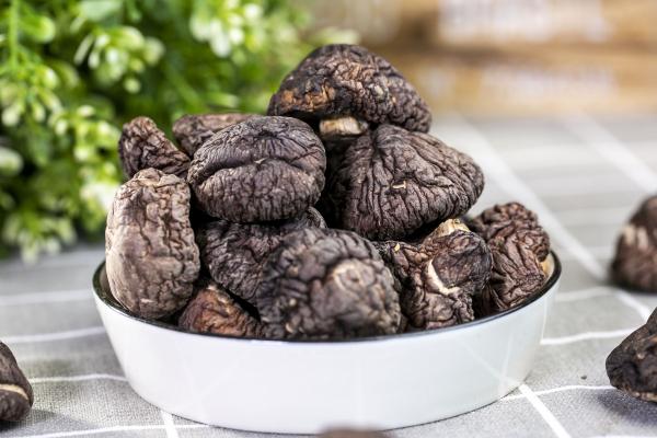 干香菇保質(zhì)期多長(zhǎng)時(shí)間 干蘑菇放了三年還能吃嗎