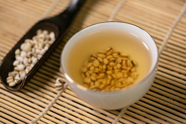 女人濕氣重怎么調(diào)理吃什么效果好 焦慮癥會引起濕氣重嗎