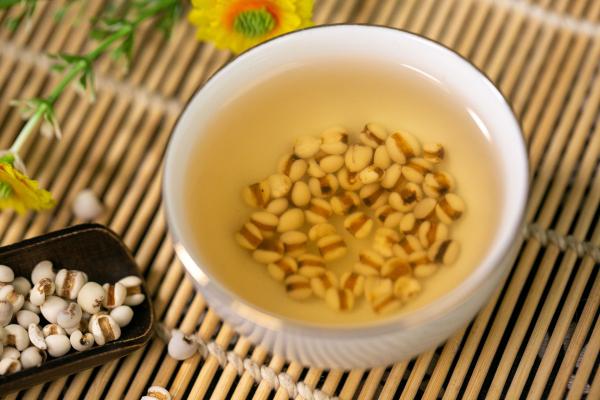 哺乳期可以喝蓮子心茶嗎 蓮子心茶什么人不能喝-易網(wǎng)<a href=http://m.henggaotouzi.com/ target=_blank class=infotextkey>健康養(yǎng)生</a>網(wǎng) 哺乳期可以喝蓮子心茶嗎 蓮子心茶什么人不能喝