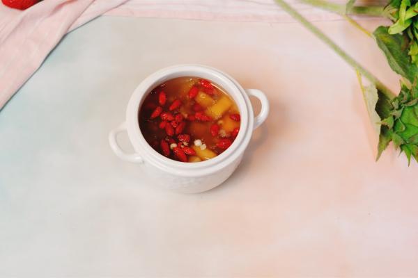 吃枸杞子會(huì)引起肝火旺盛嗎 吃枸杞上火是陰虛還是陽(yáng)虛-易網(wǎng)健康<a href=http://m.henggaotouzi.com/jkys/ target=_blank class=infotextkey>養(yǎng)生</a>網(wǎng) 吃枸杞子會(huì)引起肝火旺盛嗎 吃枸杞上火是陰虛還是陽(yáng)虛