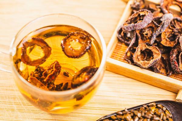 山楂片和什么泡水最適合 山楂和什么一起煮水喝健脾胃