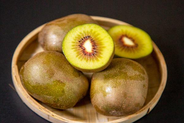 獼猴桃哪四種人不能吃 哪些食物不能和獼猴桃一起吃