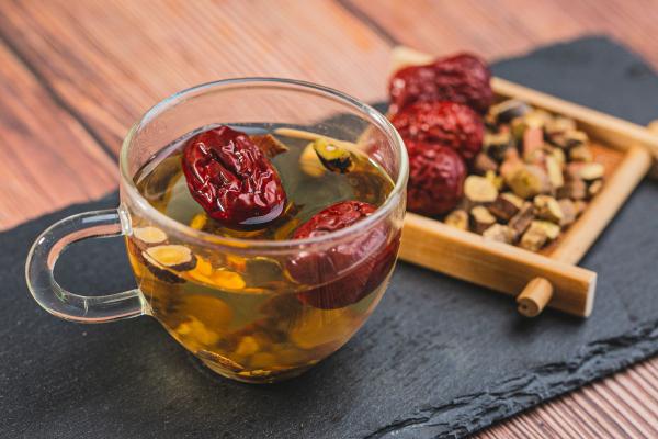 體寒宮寒濕氣重的女人怎么調理 宮寒濕氣重吃什么調理最快-易網健康<a href=http://m.henggaotouzi.com/jkys/ target=_blank class=infotextkey>養生</a>網 體寒宮寒濕氣重的女人怎么調理 宮寒濕氣重吃什么調理最快