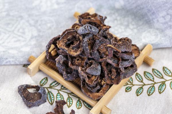 山楂干泡水能每天喝嗎 山楂配什么減肥刮油-易網<a href=http://m.henggaotouzi.com/ target=_blank class=infotextkey>健康養生</a>網 山楂干泡水能每天喝嗎 山楂配什么減肥刮油