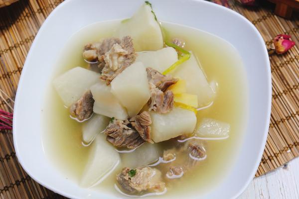 冬季喝什么湯能暖胃驅(qū)寒 喝什么茶暖胃驅(qū)寒