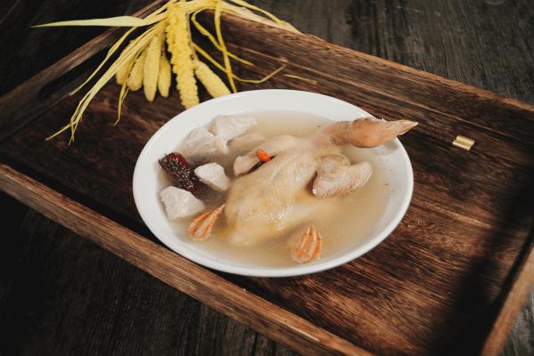 冬季喝什么湯能暖胃驅(qū)寒 喝什么茶暖胃驅(qū)寒