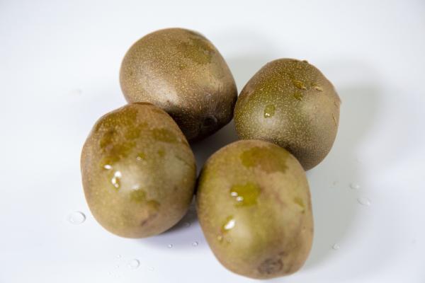 獼猴桃怎么判斷熟沒熟 怎么區(qū)分獼猴桃是熟透還是爛