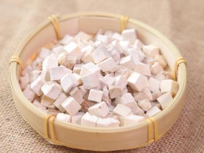 茯苓泡水喝的功效與作用 茯苓四種人不能吃