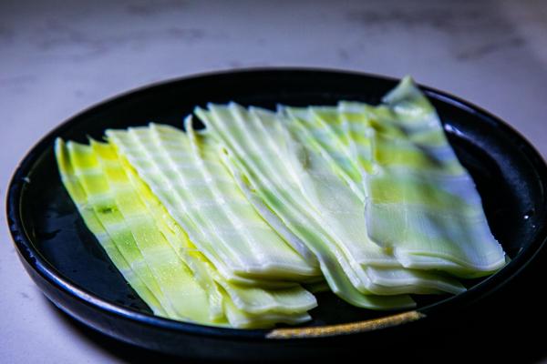 痛風能不能吃筍片-易網健康<a href=http://m.henggaotouzi.com/jkys/ target=_blank class=infotextkey>養生</a>網 痛風能不能吃筍片