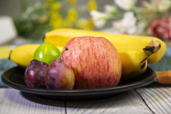 蓮霧的功效與作用-易網健康<a href=http://m.henggaotouzi.com/jkys/ target=_blank class=infotextkey>養生</a>網 蓮霧的功效與作用