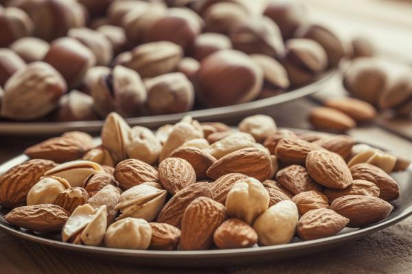 痛風能不能吃松子-易網<a href=http://m.henggaotouzi.com/ target=_blank class=infotextkey>健康養生</a>網 痛風能不能吃松子