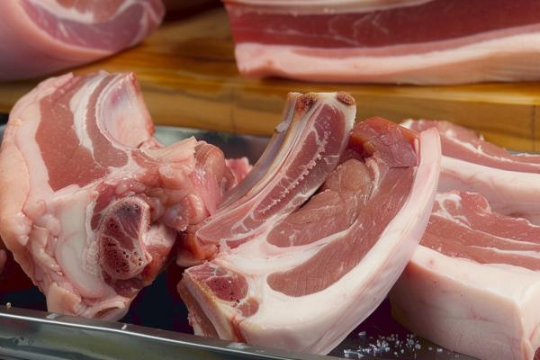 高尿酸血癥能不能吃豬肉-易網<a href=http://m.henggaotouzi.com/ target=_blank class=infotextkey>健康養生</a>網 高尿酸血癥能不能吃豬肉