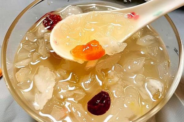 銀耳蓮子羹的功效與作用、禁忌和食用方法