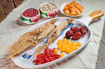 人參最好三個搭配 人參和什么是絕配-易網健康<a href=http://m.henggaotouzi.com/jkys/ target=_blank class=infotextkey>養生</a>網 人參最好三個搭配 人參和什么是絕配