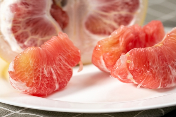 吃葡萄柚對肝臟健康有益嗎-易網<a href=http://m.henggaotouzi.com/ target=_blank class=infotextkey>健康養生</a>網 吃葡萄柚對肝臟健康有益嗎