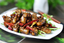 鄉(xiāng)下這蟲子叫唐僧肉，上等補(bǔ)腎食材，可惜很多人不敢吃