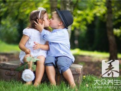 就這么吻了一下竟讓她放棄抵抗