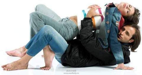 15張真人做愛姿勢示范圖片大全 總有一種適合你-易網健康養生網 15張真人做愛姿勢示范圖片大全 總有一種適合你