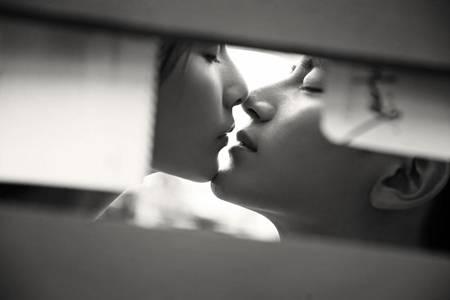 接吻的時候不閉上眼睛嗎？第一次接吻應該知道這些技巧