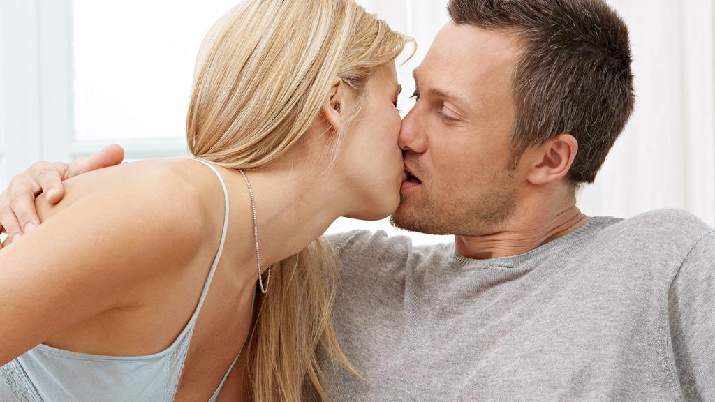 第一次性交怎么做,初夜必須遵守的7項原則-易網<a href=http://m.henggaotouzi.com/ target=_blank class=infotextkey>健康養生</a>網 第一次性交怎么做,初夜必須遵守的7項原則