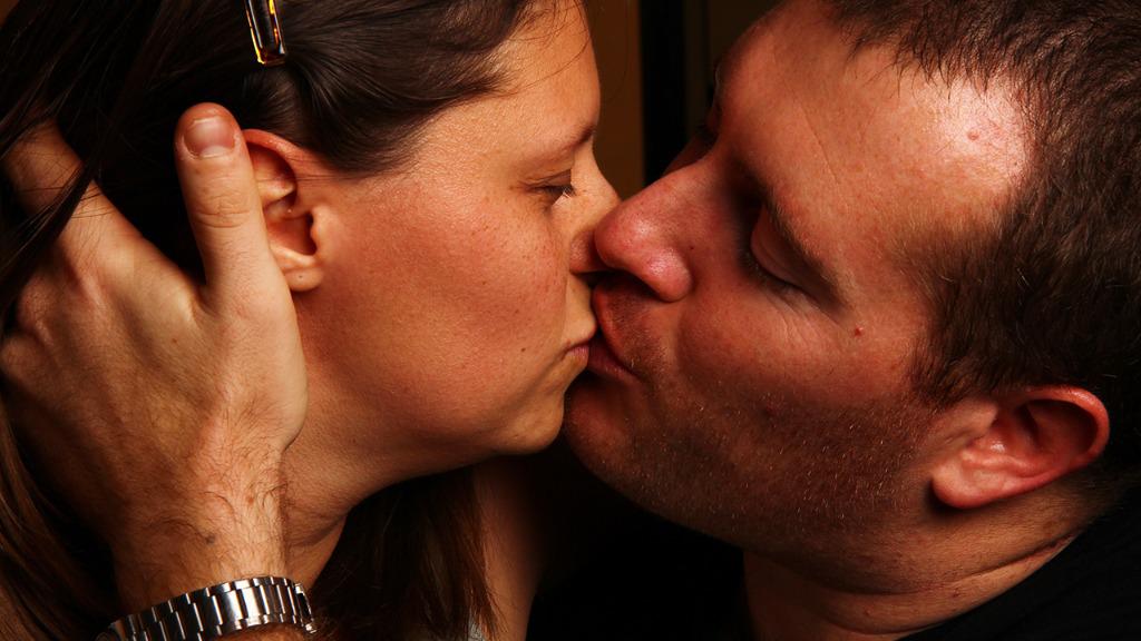 夫妻如何一起達到性高潮？要會親愛玩會調整氛圍